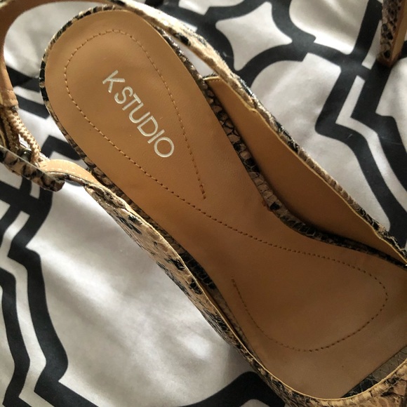 Snake print peep toe heels - Picture 6 of 9